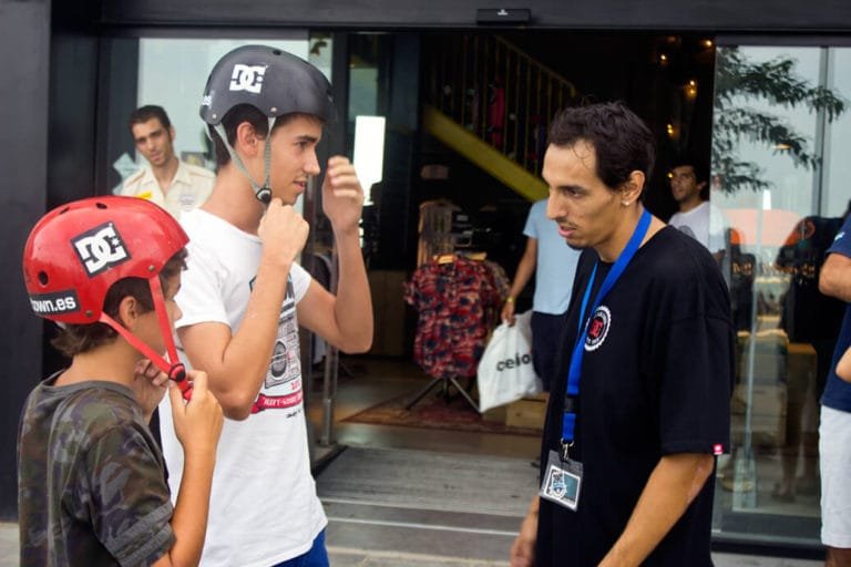 Clases de skate promocionales en Boardridiers Barceloneta | Doctown