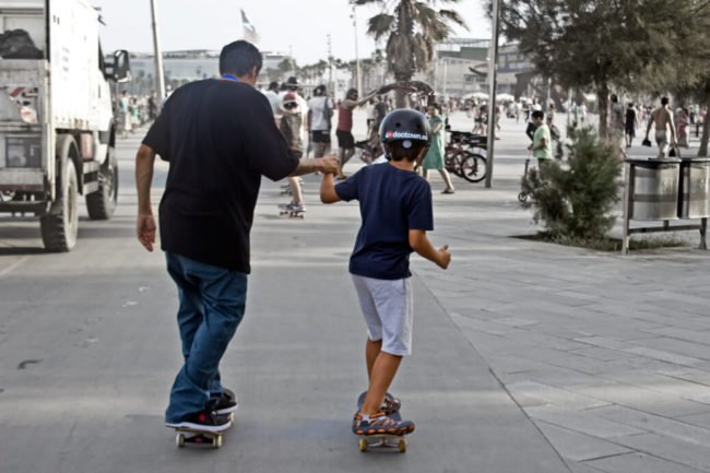 Clases de skate promocionales en Boardridiers Barceloneta | Doctown