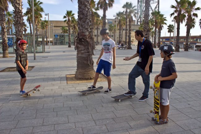 Clases de skate promocionales en Boardridiers Barceloneta | Doctown