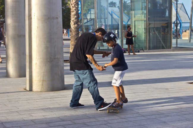 Clases de skate promocionales en Boardridiers Barceloneta | Doctown