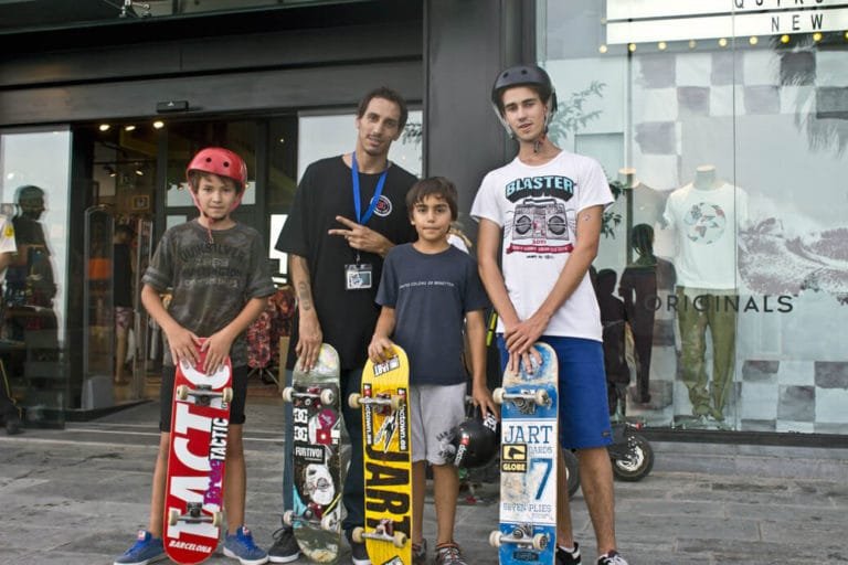 Clases de skate promocionales en Boardridiers Barceloneta | Doctown