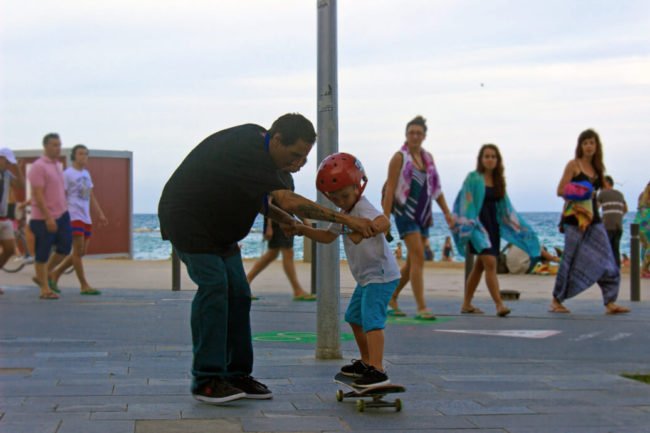 Clases de skate promocionales en Boardridiers Barceloneta | Doctown