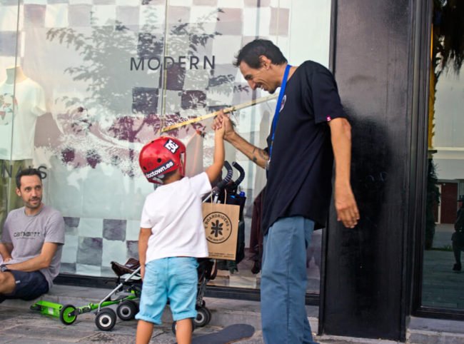 Clases de skate promocionales en Boardridiers Barceloneta | Doctown