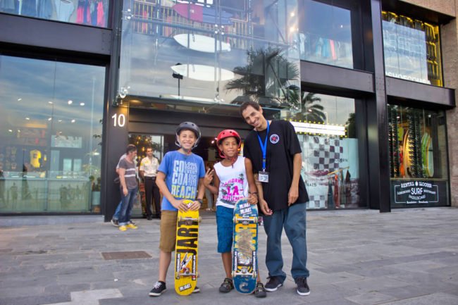 Clases de skate promocionales en Boardridiers Barceloneta | Doctown