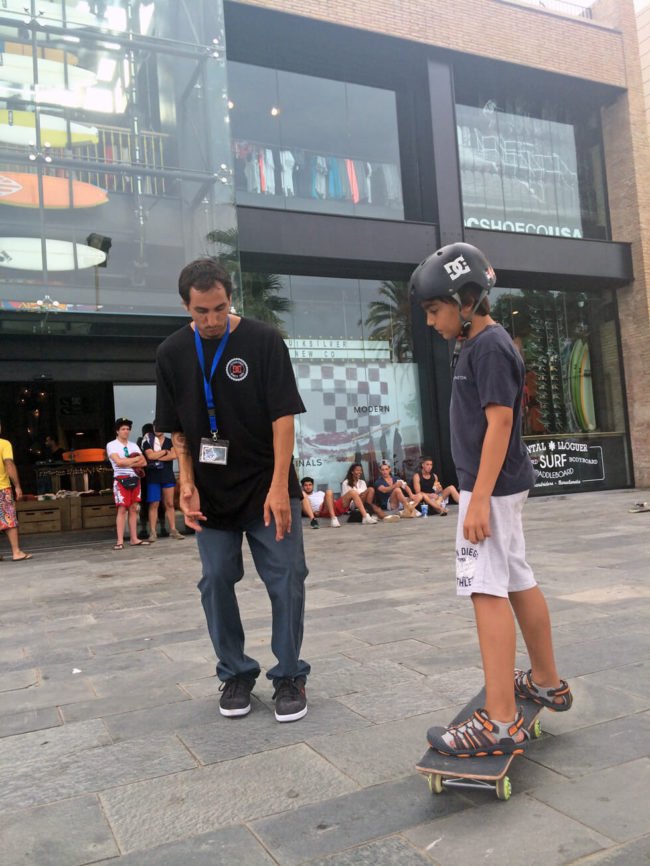 Clases de skate promocionales en Boardridiers Barceloneta | Doctown