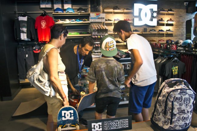 Clases de skate promocionales en Boardridiers Barceloneta | Doctown